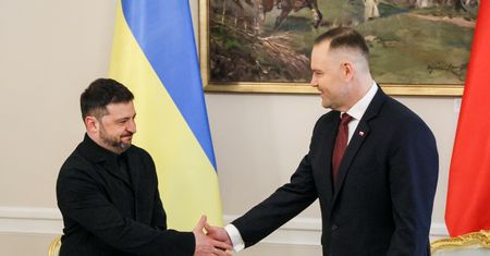 Odebranie orderu Zełenskiemu a wizerunek Polski. Wyniki dzielą opinię publiczną