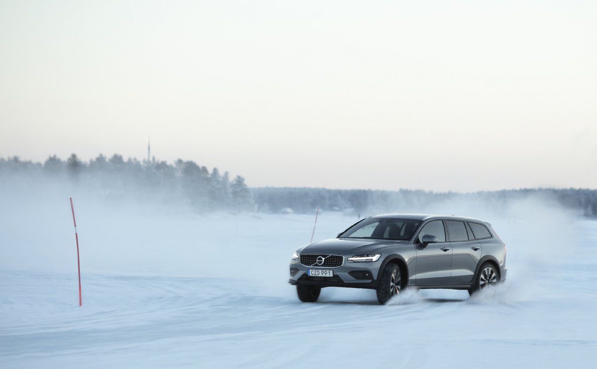 Ograniczenie prędkości do 180 km/h w autach Volvo? Dla mnie mogą też wprowadzić system uniemożliwiający jazdę poślizgami, a nawet ograniczyć gamę lakierów do czarnego i białego. To ich sprawa.