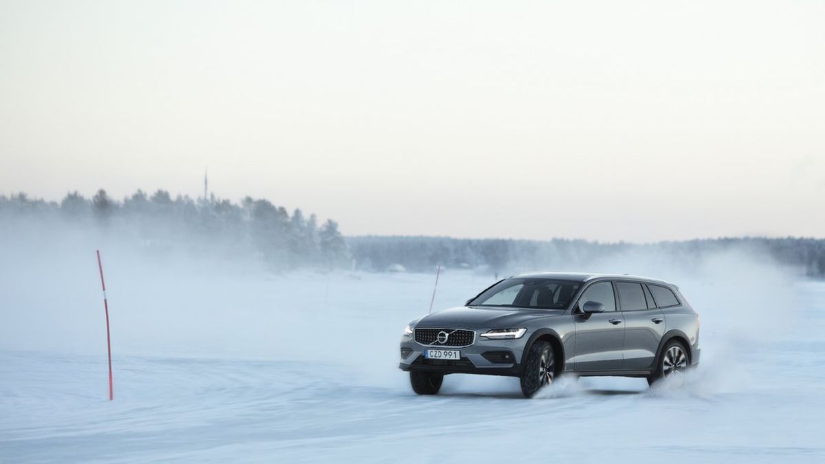Ograniczenie prędkości do 180 km/h w autach Volvo? Dla mnie mogą też wprowadzić system uniemożliwiający jazdę poślizgami, a nawet ograniczyć gamę lakierów do czarnego i białego. To ich sprawa.