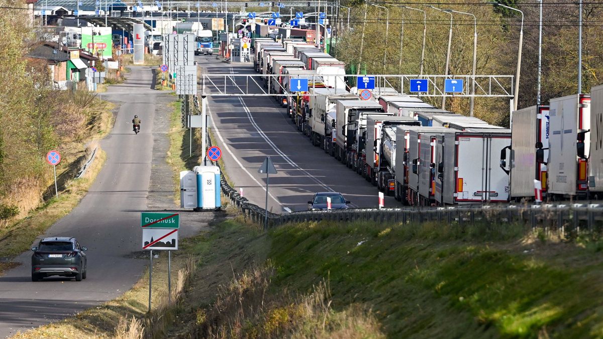 Kolejka ciężarówek na przejściu Dorohusk-Gagodzin, 31.10.2025 r.