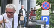 Robert Janowski zaparkował swojego smarta na ZAKAZIE i poczłapał z żoną na kawkę