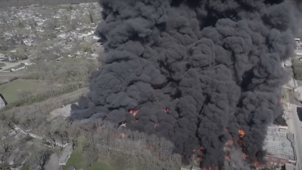 Toksyczny pożar; ewakuowano tysiące mieszkańców