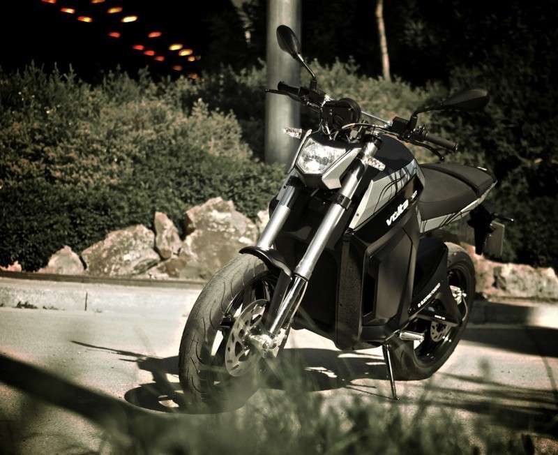 Elektryczny motocykl Volta BCN - gratka dla ekologów i miłośników much w zębach 5
