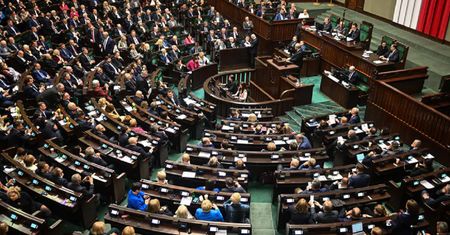 Krzyżówka polityczna. Czas na 14 pytań