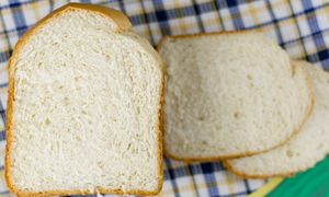 Biorę serek wiejski i robię białkowy chleb. To teraz moje ulubione pieczywo
