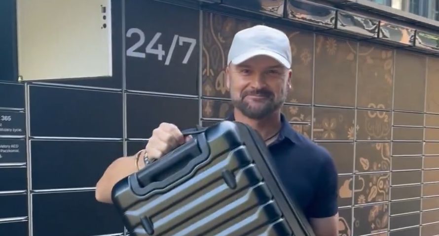 InPost powalczy z liniami lotniczymi. Z nową usługą oferuje walizkę
