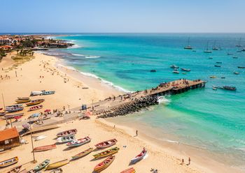 Ostrzeżenia dla turystów. Wracają z wysp zakażeni bakterią