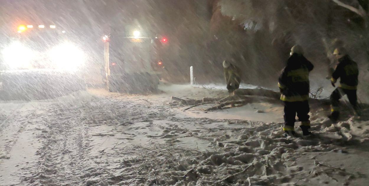 Bieszczady: Trudne warunki w zimę. Apel strażaków