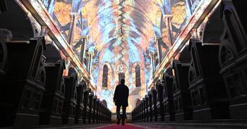 Warszawa: Początek świata jakiego nie znałeś. Pierwsze takie widowisko. Magiczny spektakl w zabytkowym kościele