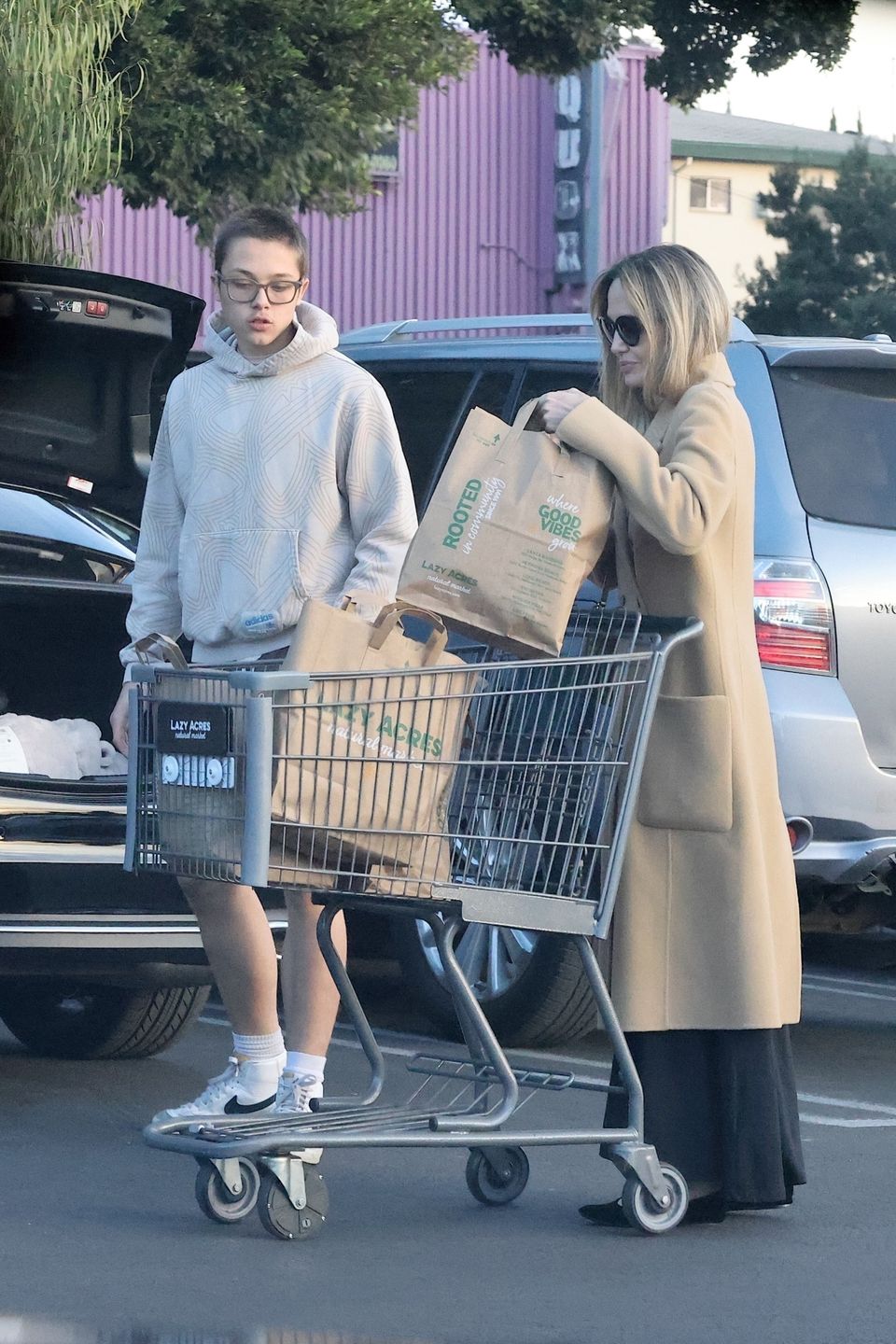 Angelina Jolie na zakupach z 16-letnim synem

