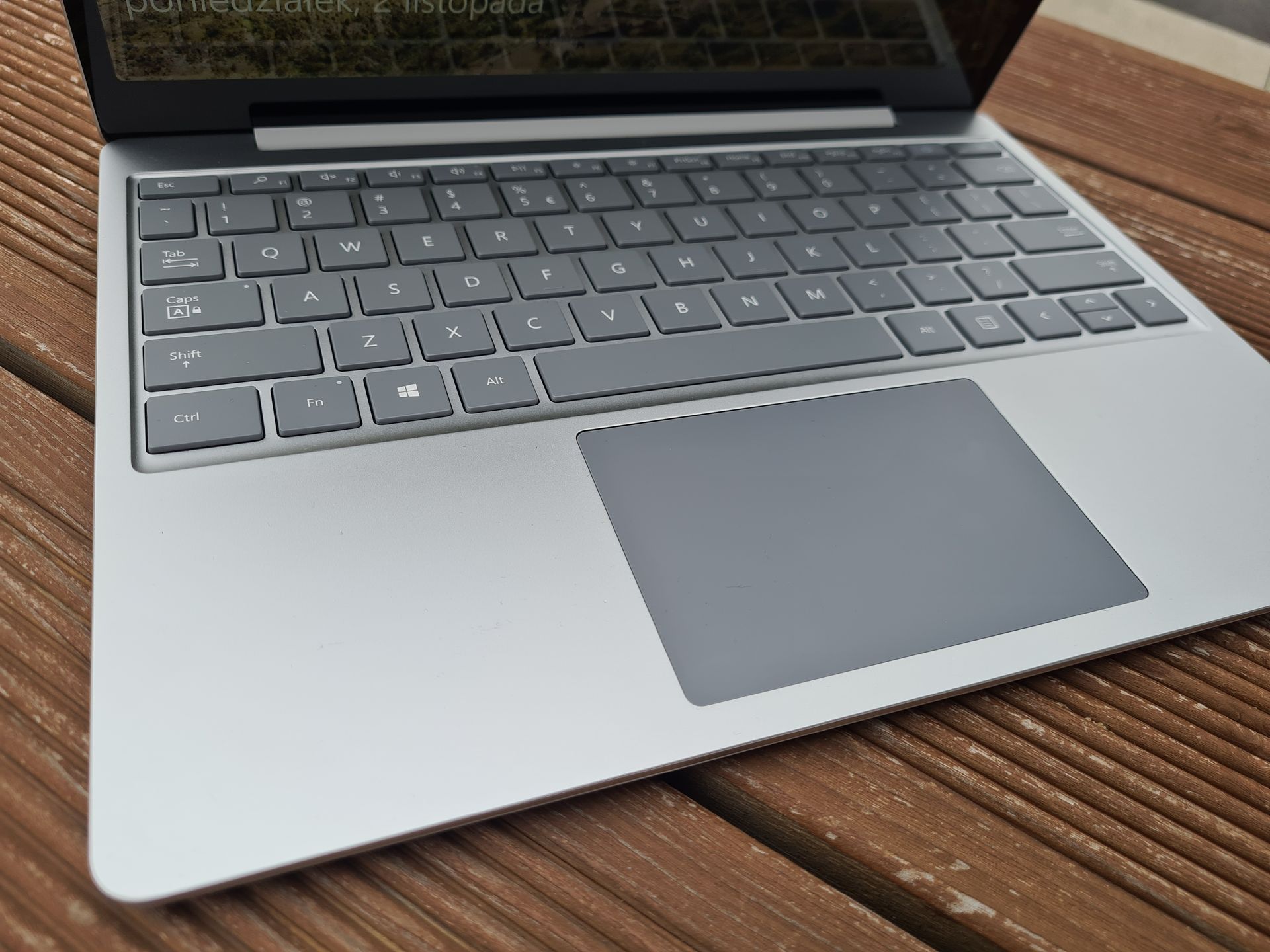W Microsofcie bez zmian, czyli trochę logiki, trochę absurdu. Recenzja Surface Laptop Go 8