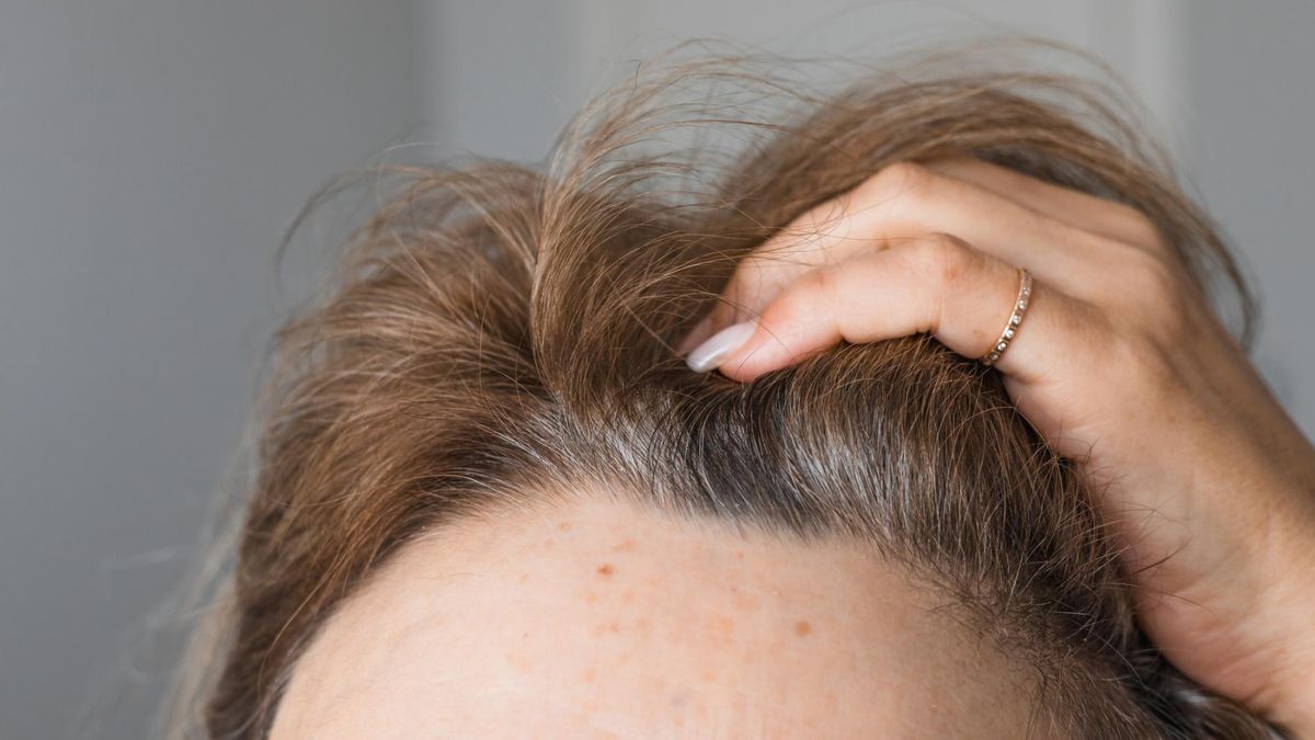 Skóra głowy pod lupą. Czego szukać w kosmetykach trychologicznych?