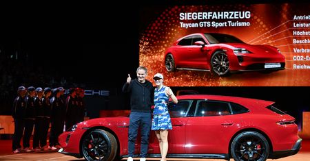 Iga Świątek dostała porsche za zwycięstwo w Stuttgarcie. To taycan GTS sport turismo