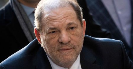 Harvey Weinstein TRAFIŁ DO SZPITALA kilka godzin po tym, jak skazano go na karę więzienia!
