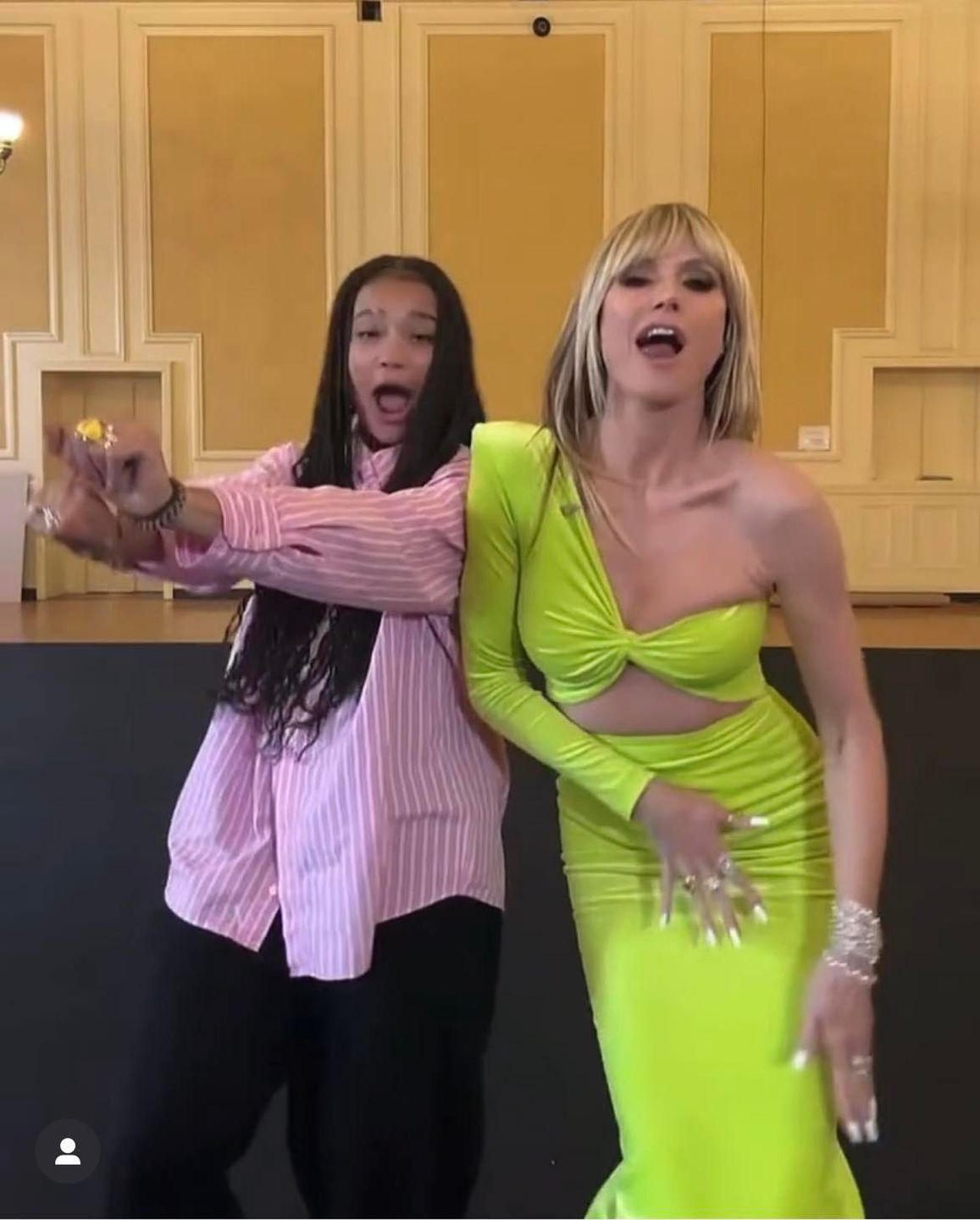 Sara James relacjonuje wygłupy z... Heidi Klum