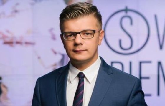 Łukasz Kijek żegna się z TVN24 BiS, stacja skraca pasmo na żywo
