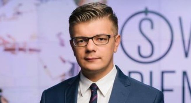 Łukasz Kijek żegna się z TVN24 BiS, stacja skraca pasmo na żywo