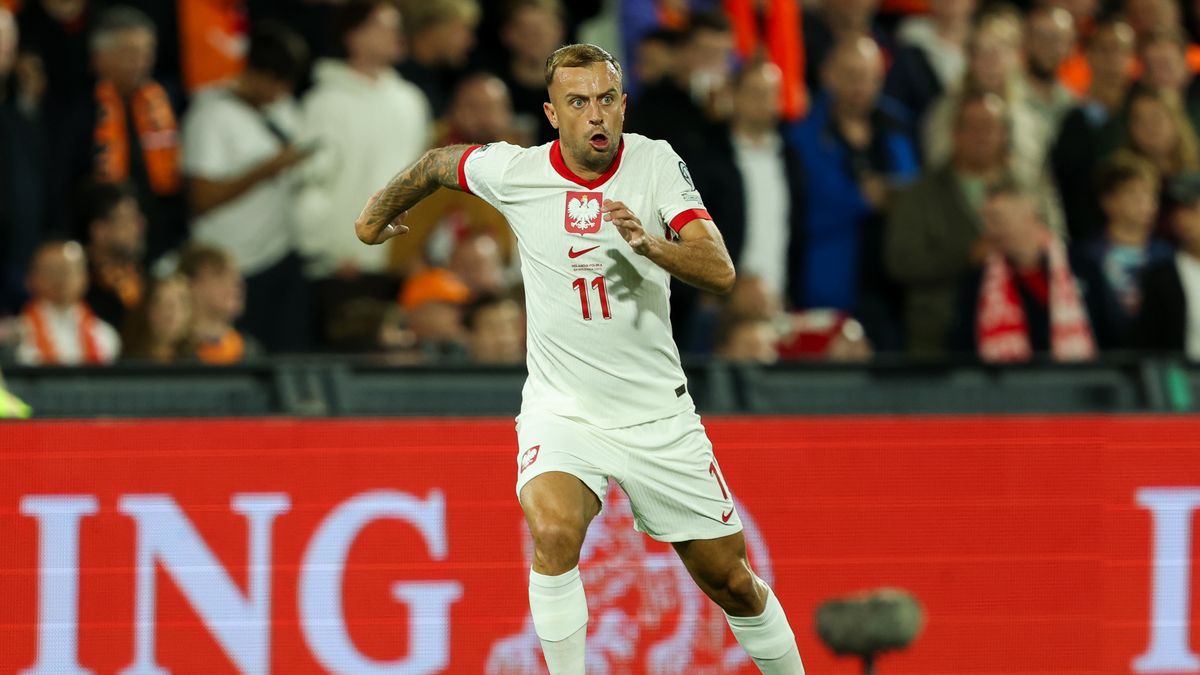ROTTERDAM, NETHERLANDS - SEPTEMBER 4: Kamil Grosicki of Poland runs with the ball during the UEFA World Cup Qualification  match between Netherlands and Poland at Stadion Feijenoord on September 4, 2025 in Rotterdam, Netherlands. (Photo by Hans van der Valk//BSR Agency/Getty Images))