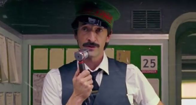 Adrien Brody w podróży pociągiem reklamuje odzież H&amp;M (wideo)
