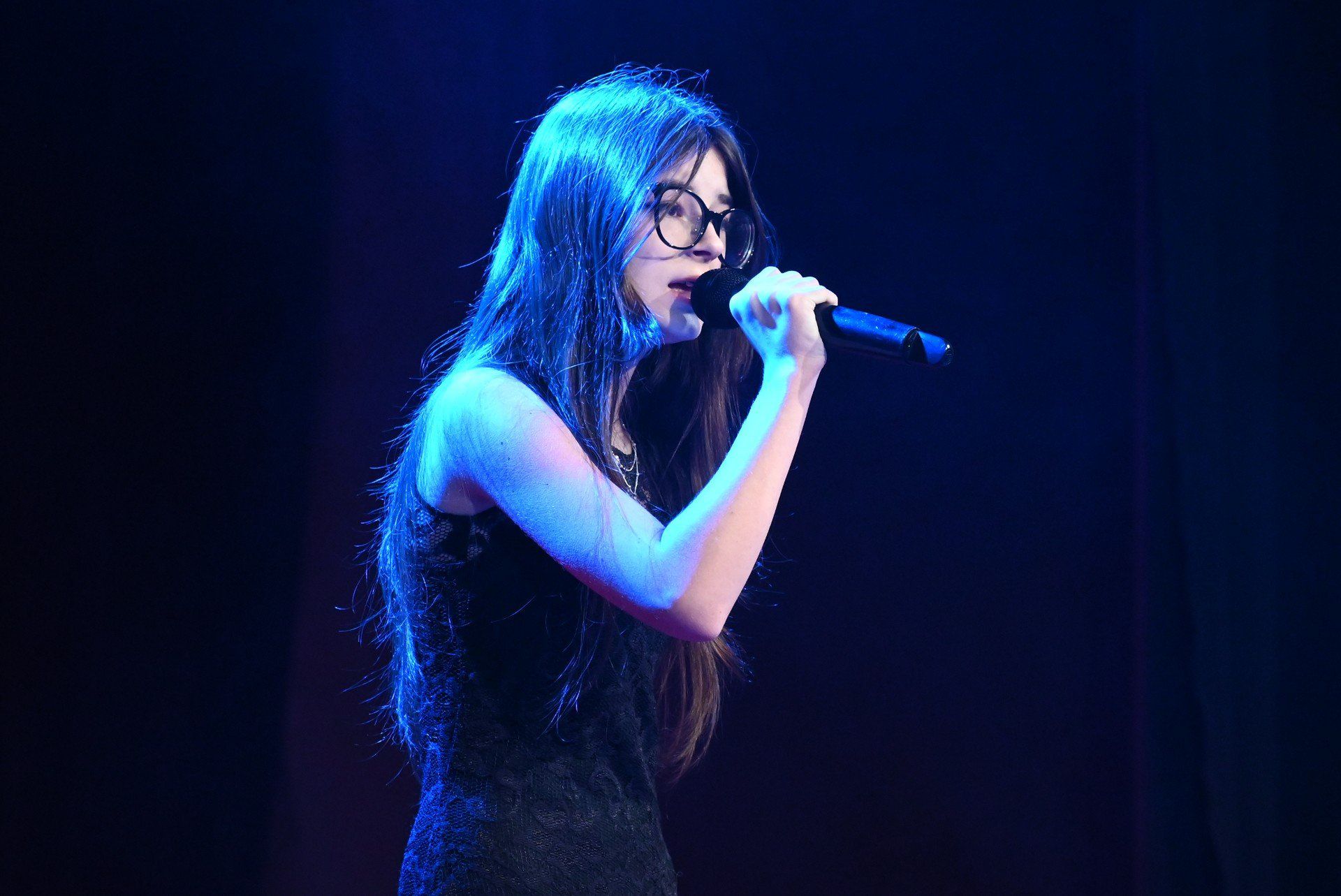 31. Międzynarodowy Festiwal Piosenkarzy w Wojewódzkim Domu Kultury w Kielcach. Na scenie Zuzanna Buczek.