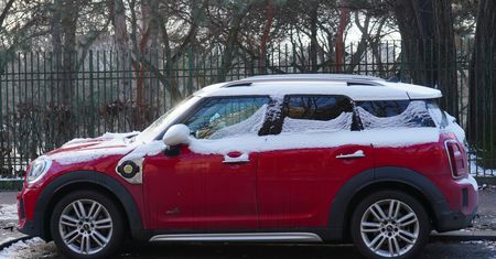 Kupił auto i zostawił w garażu. Dostał wezwanie. 5 tys. zł do zapłaty