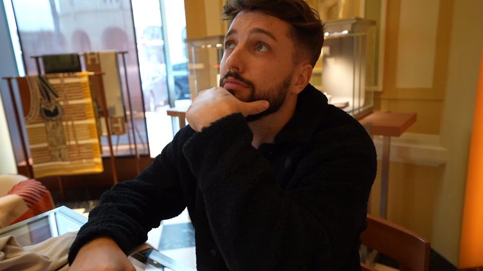 Andziaks i Luka kupują dodatki w salonie Hermes