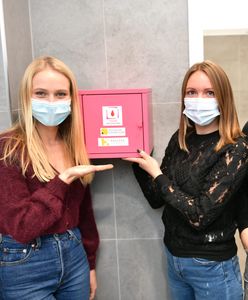 Wrocław. Różowe skrzyneczki w szkołach. Miasto wsparło wyjątkową akcję