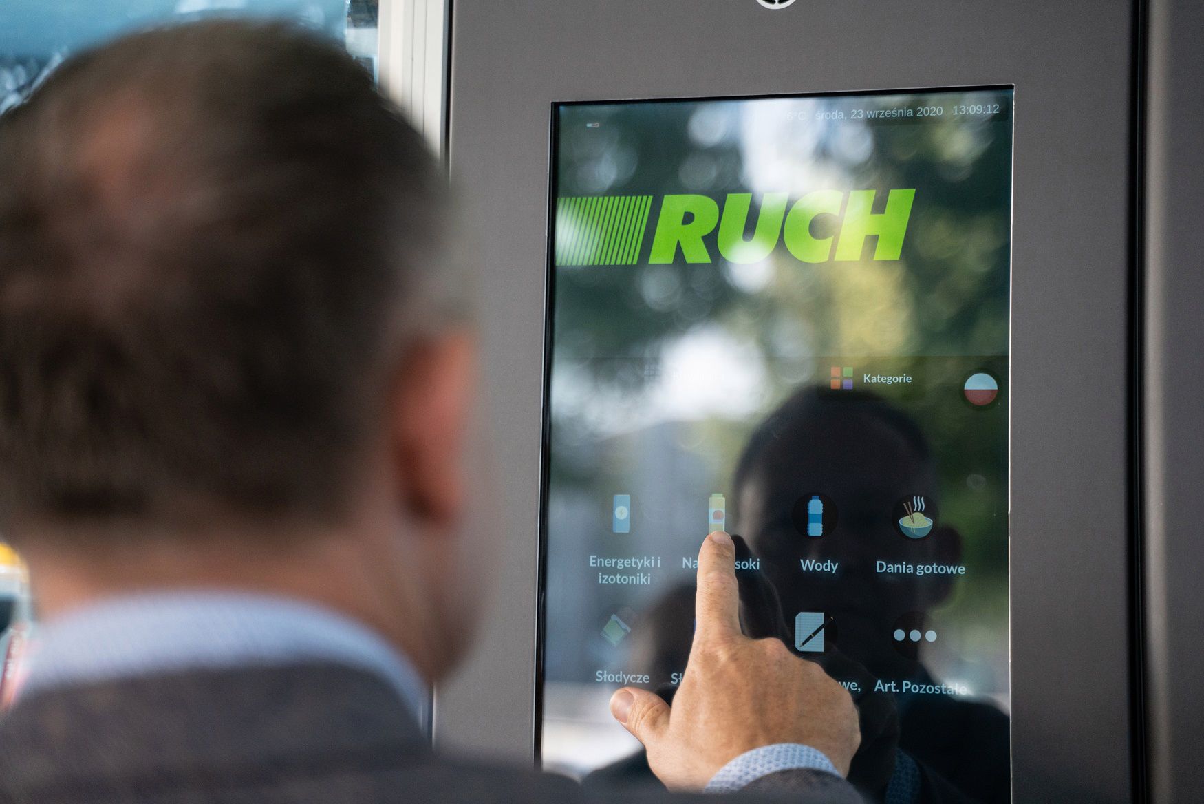 Kiosk, w którym nie ma kioskarza. Ruch stawia na samoobsługę 2