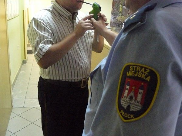 Straż Miejska zaprasza na badanko alkomatem