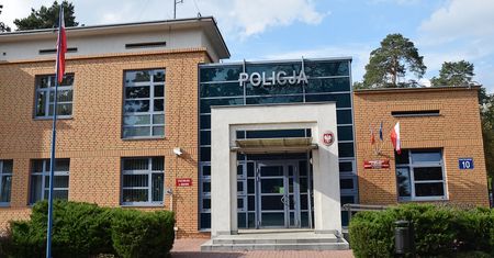 Józefów. Próbował ukraść samochód. Szybka reakcja policji