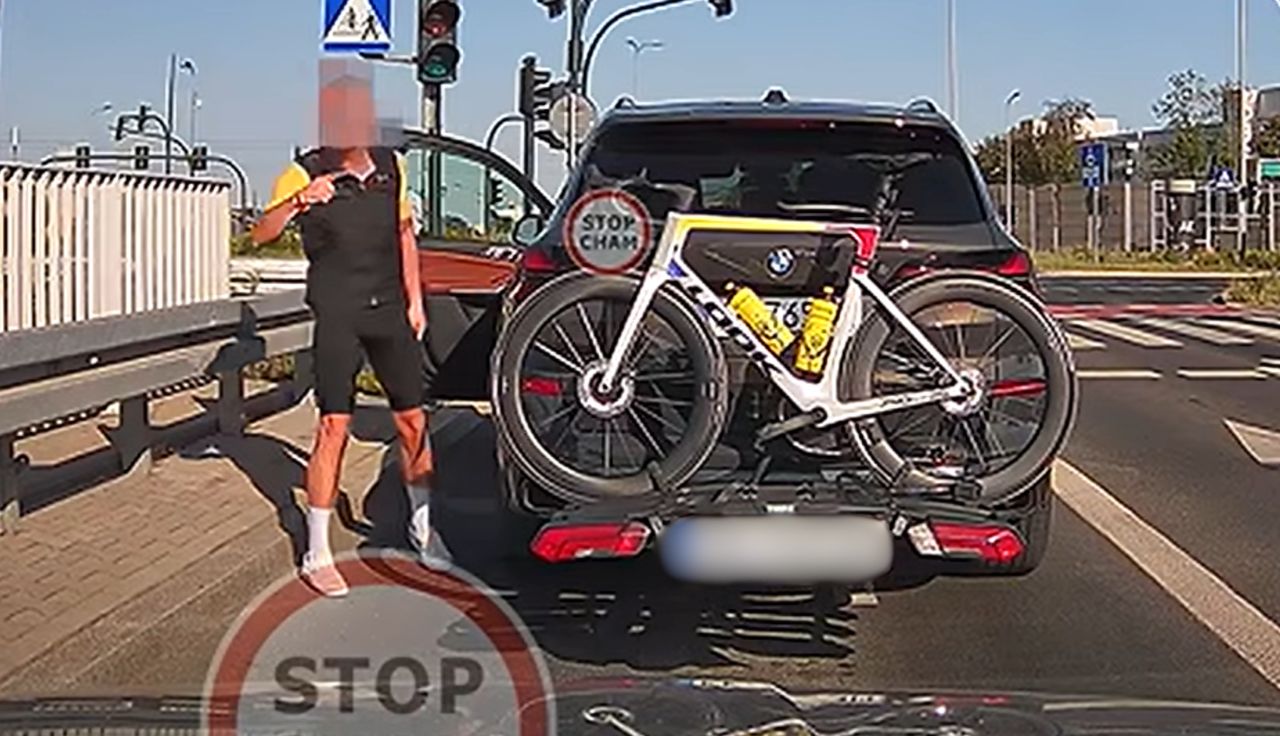 Tuż przed 16:00. Oto co zrobił kierowca BMW. Ujęcia z Krakowa