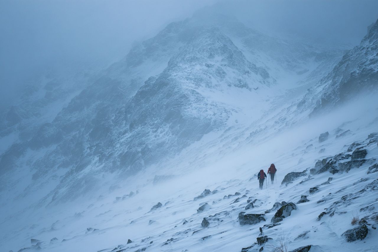 Zima pokazuje pazury w górach. Trudne warunki w Tatrach i Karkonoszach, rośnie zagrożenie