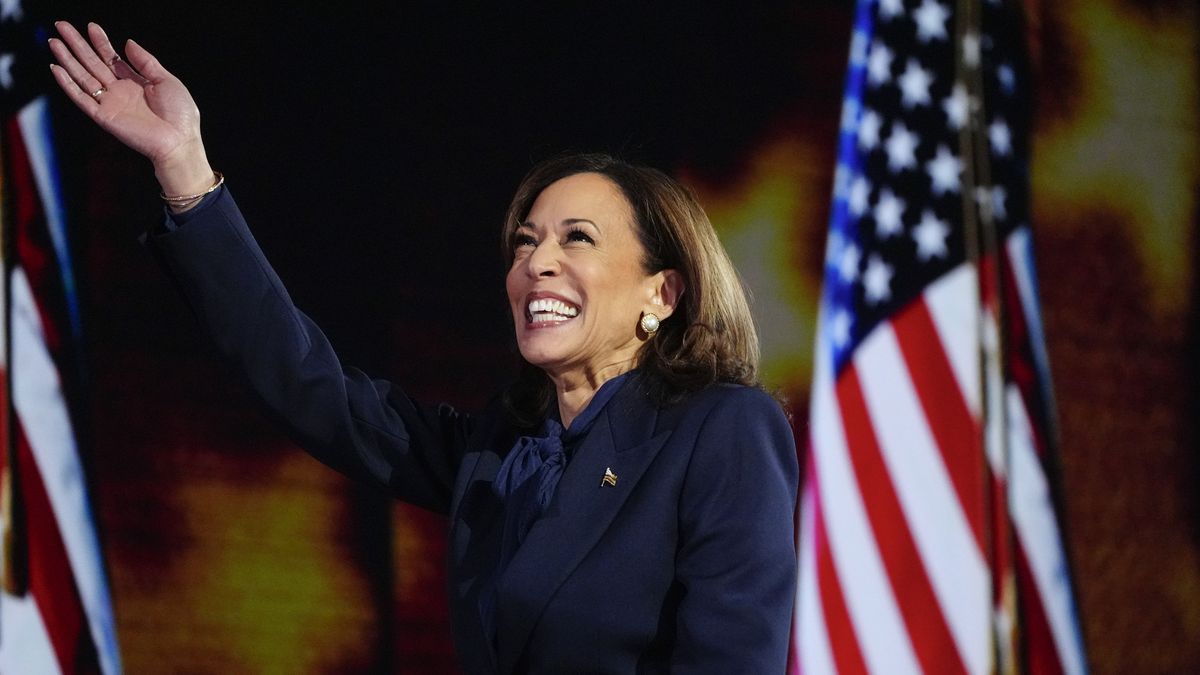 CHICAGO, ILLINOIS - AUGUST 22: Vice President Kamala Harris steps on stage to speak on day 4 of the Democratic National Convention at the United Center on August 22, 2024 in Chicago, Ill. (Photo by Melina Mara/The Washington Post via Getty Images)