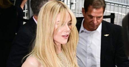 Zakochana? Czas umila jej milioner w luksusowym Ferrari