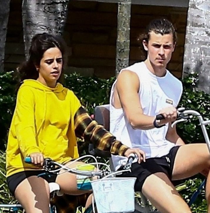 Camila Cabello i Shawn Mendes na rowerowej przejażdżce