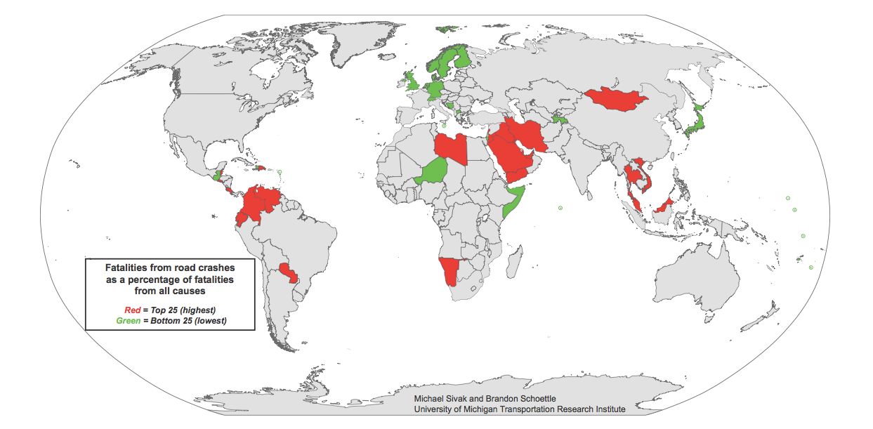 Kraje z największym (na czerwono) i najmniejszym (na zielono) udziałem ofiar śmiertelnych w wypadkach samochodów w ogólnej liczbie zgonów