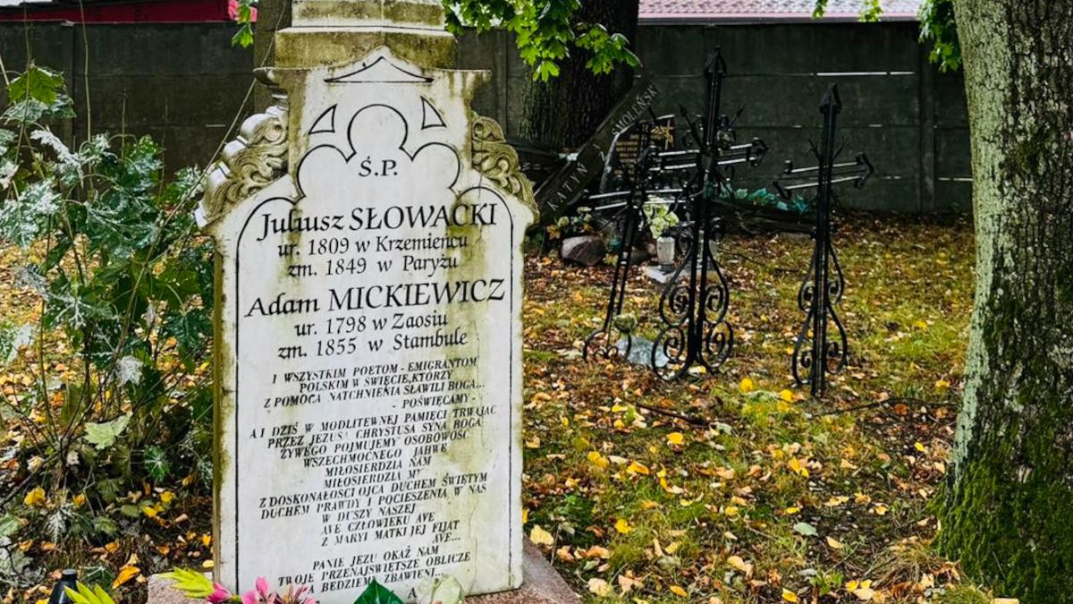 Symboliczne nagrobki w Justynowie pod lupą.