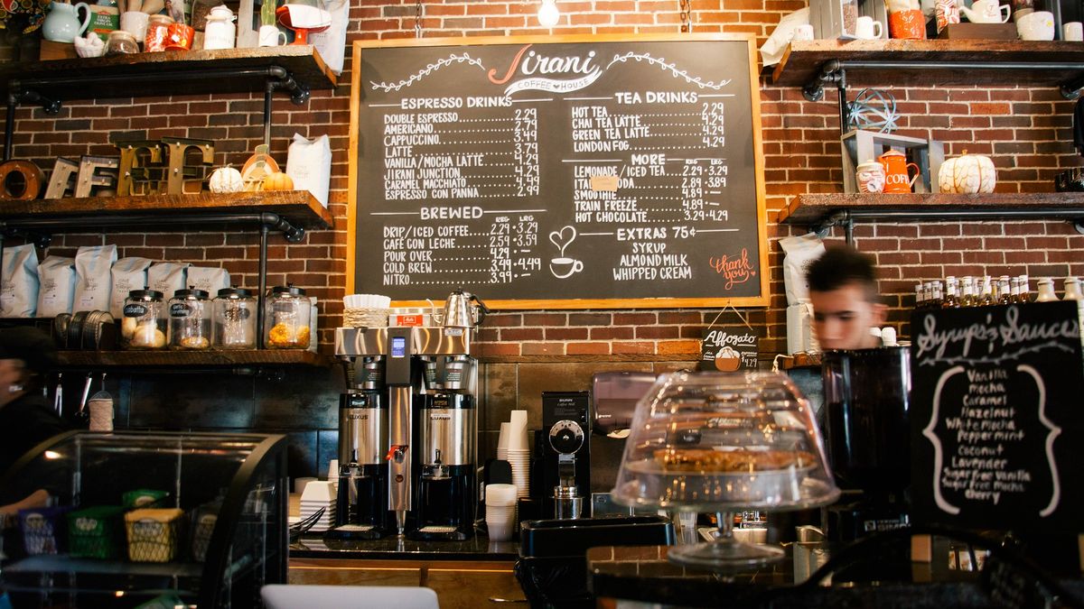 Wsparcie dla dotkniętych przez kryzys branż nie musi się ograniczać do tego, co oferują tarcze antykryzysowe. Warto pomyśleć  o obniżce VAT