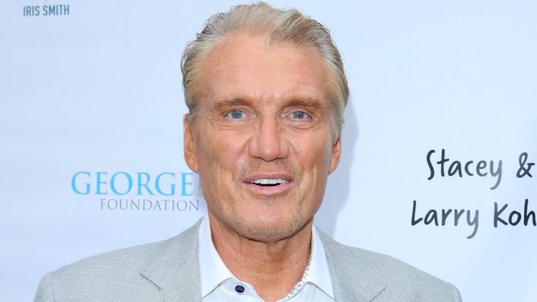 65-letni Dolph Lundgren bryluje na ściance z młodszą o 40 LAT narzeczoną! Ładnie razem wyglądają? (ZDJĘCIA)