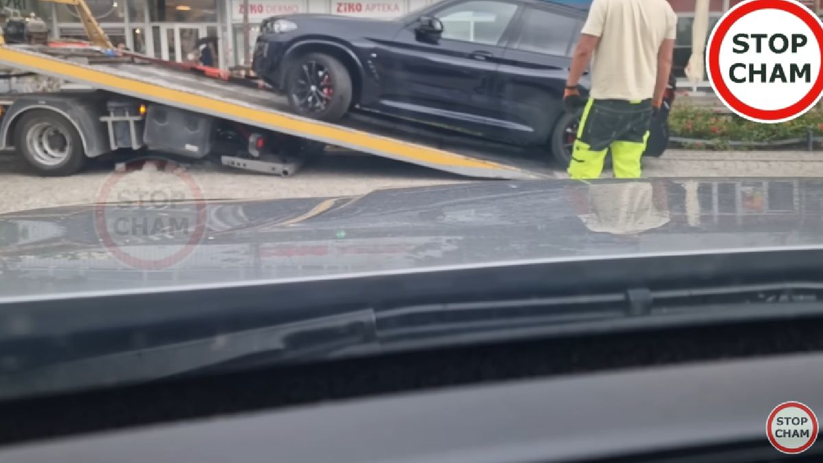 Laweta na wezwanie Straży Miejskiej odholowywała samochód