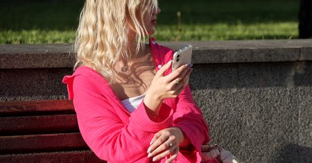 Mają problem na Tinderze. Od razu proponują im trójkąt
