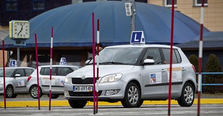 Zapinanie pasów obowiązkowe dla egzaminatorów i kobiet w ciąży. Pojawiają się pierwsze pomysły