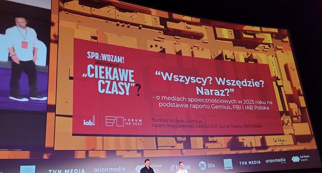 28 mln Polaków korzysta z social mediów. Kogo przyciągają YouTube i Facebook, a kogo Twitch i Twitter?