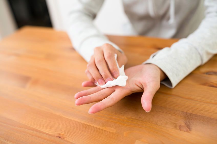 Odciski na dłoniach – jak sobie z nimi radzić?