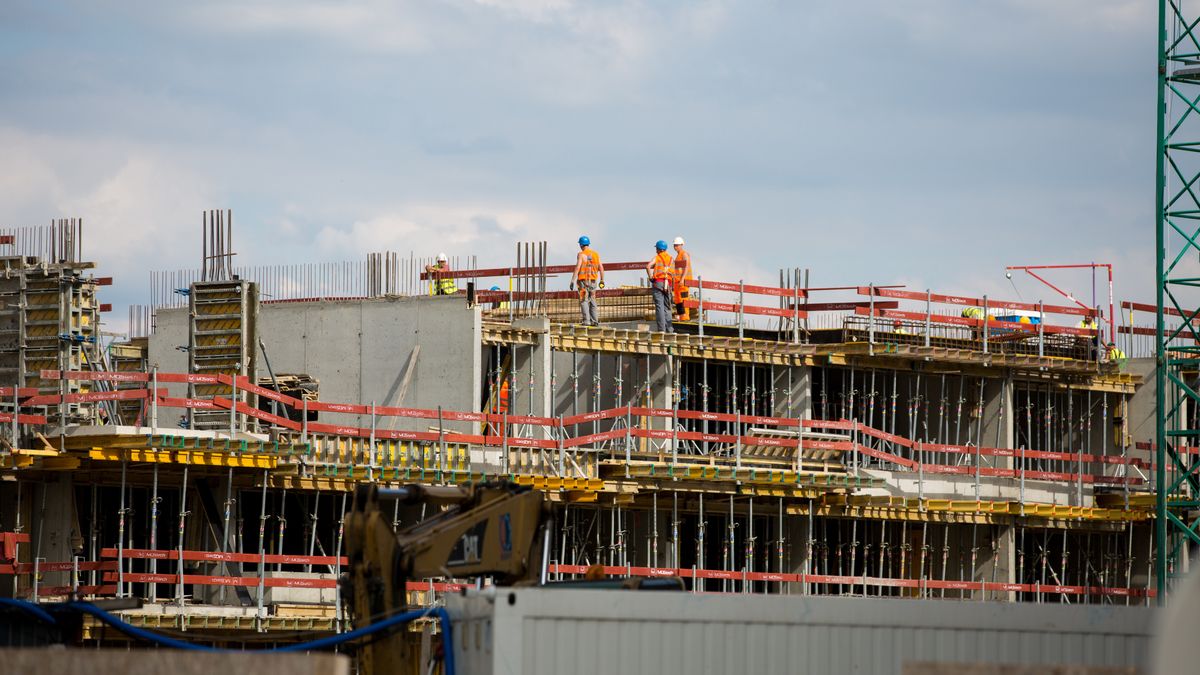 O 6 do 8 proc. może skurczyć się w tym roku zatrudnienie w budownictwie - i to jest bardzo optymistyczna prognoza.