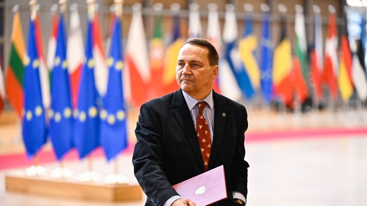 Rados�aw Sikorski
Bruksela, Belgia, 29.01.2026. Wicepremier, Minister Rados�aw Sikorski po zako�czeniu posiedzenia Rady do Spraw Zagranicznych (FAC) w Brukseli, 29 bm. Spotkanie unijnych ministr�w spraw zagranicznych dot. m.in. rosyjskiej agresji na Ukrain�, sytuacji na Bliskim Wschodzie oraz Grenlandii. (jm) PAP/Wiktor D�bkowski
Wiktor D�bkowski
dyplomacja, eu, polityk polityka, rada, ue, unia europejska