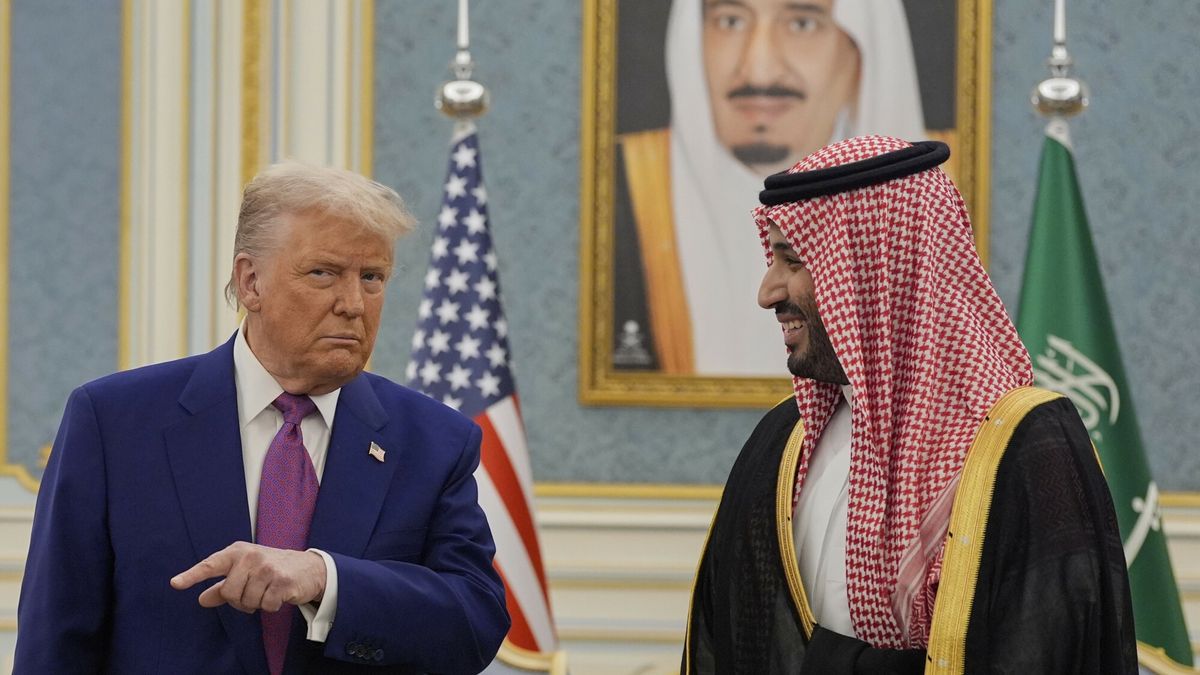 Prezydent Trump i delegacja USA z delegacją w Arabii Saudyjskiej