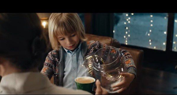 Jacobs w bożonarodzeniowej kampanii przekonuje, że to najlepsza kawa na święta (wideo)