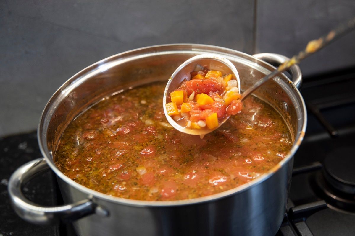 Jak prawidłowo gotować zupę? O tym musisz pamiętać.
