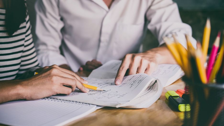 Powtórzenie jako środek stylistyczny [przykłady]